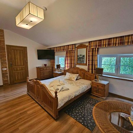 Hotel Villa Hubertus Kutno Bagian luar foto