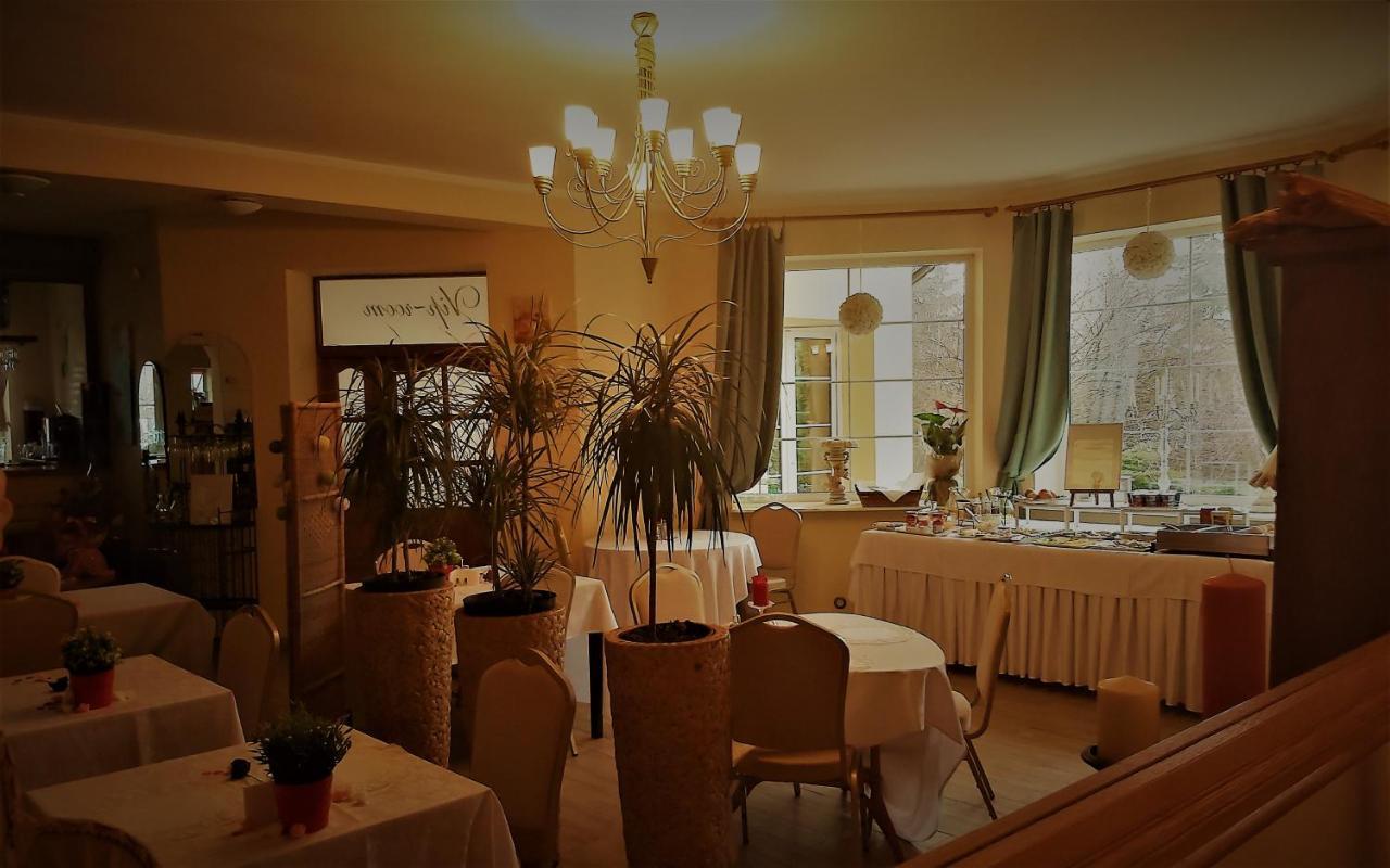 Hotel Villa Hubertus Kutno Bagian luar foto