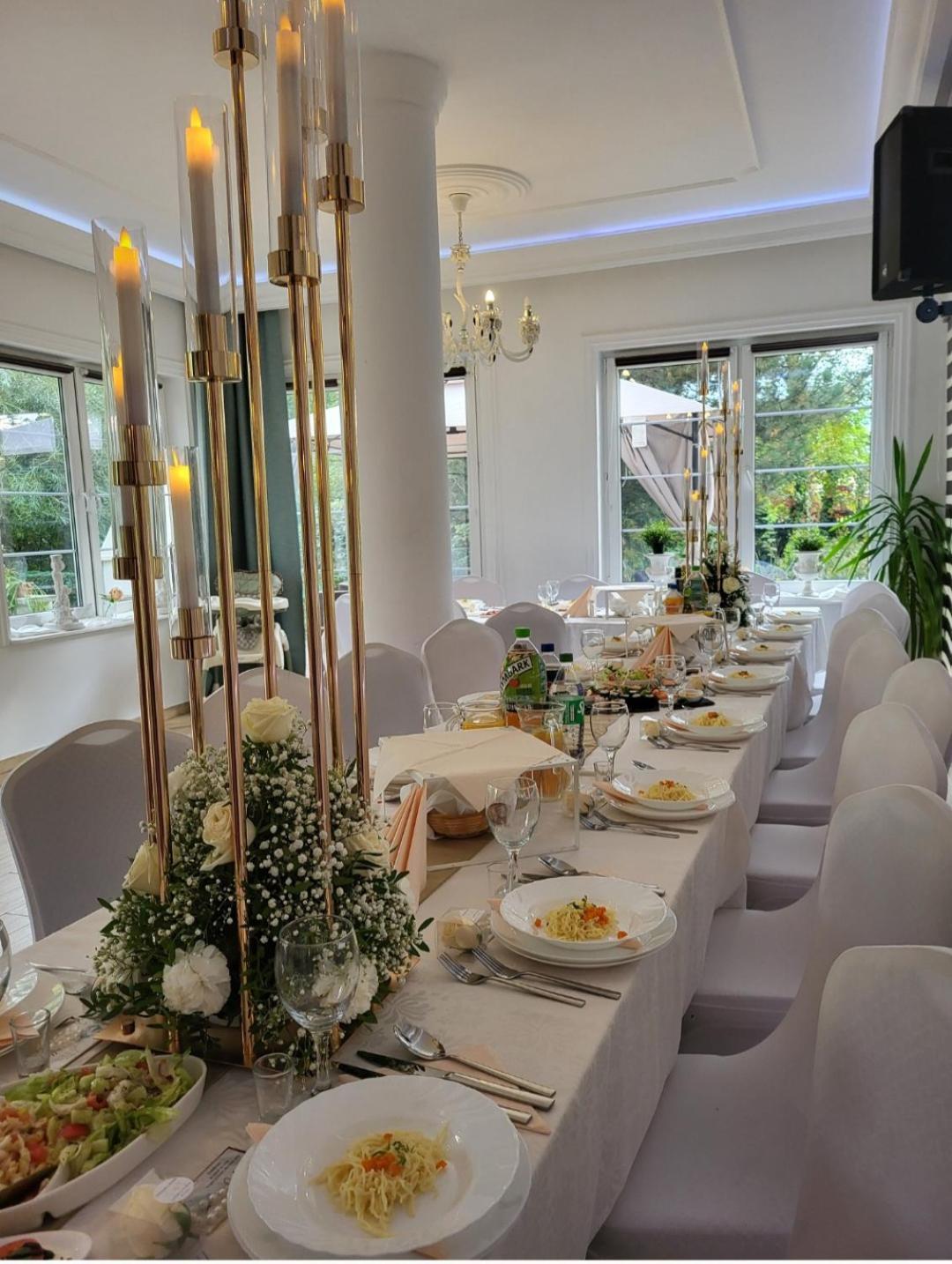 Hotel Villa Hubertus Kutno Bagian luar foto