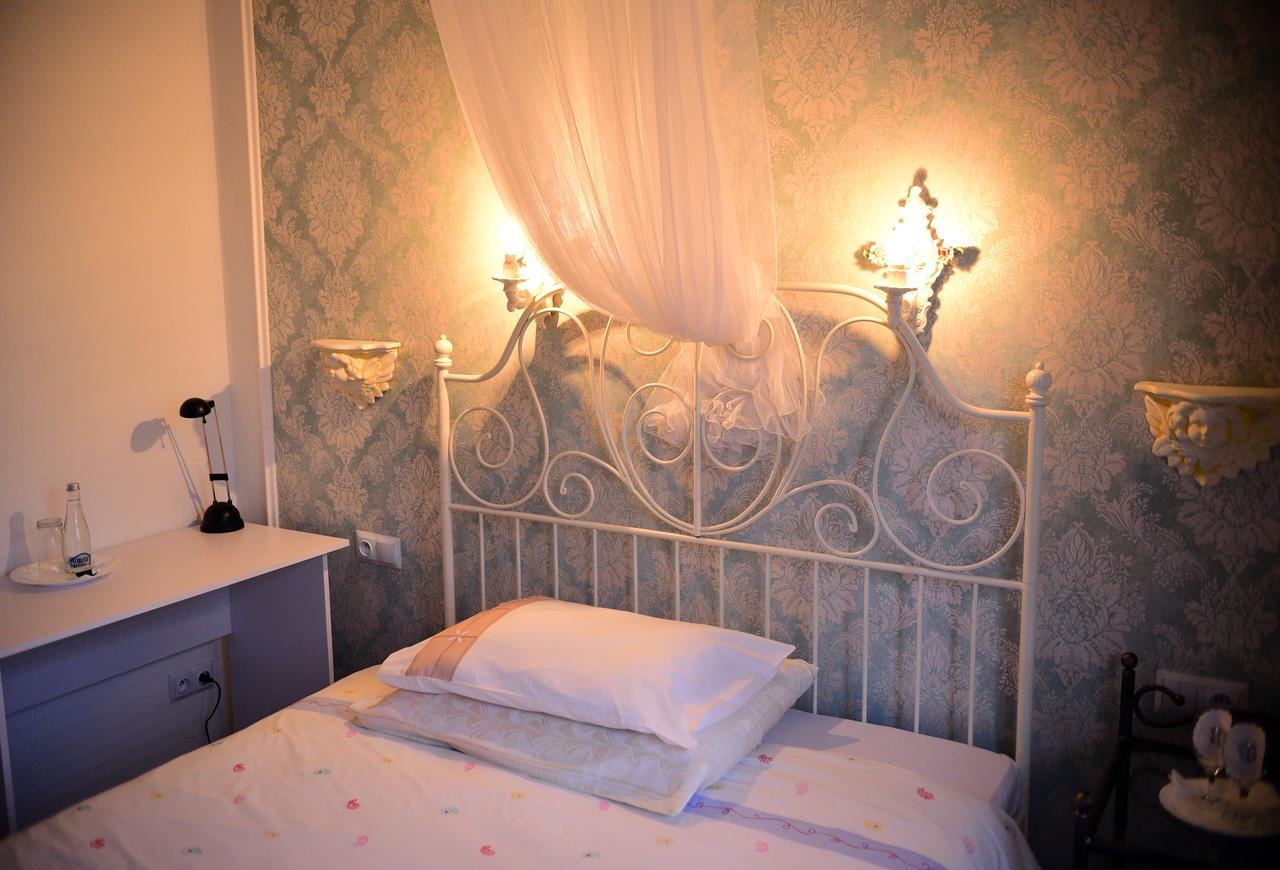Hotel Villa Hubertus Kutno Bagian luar foto