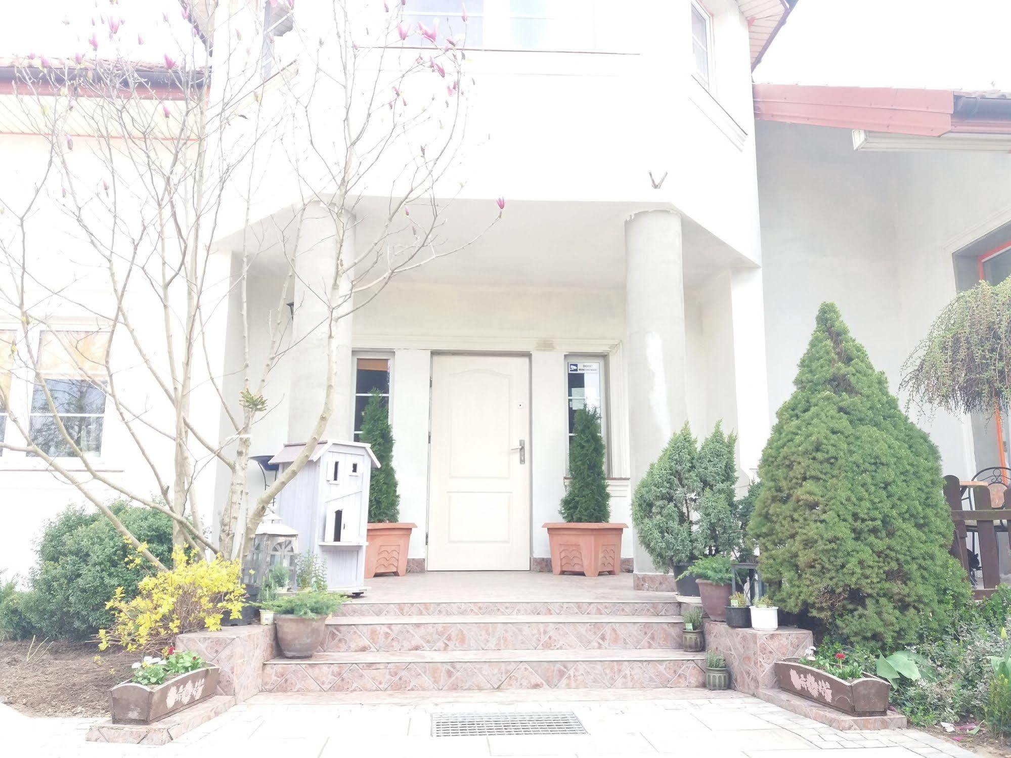 Hotel Villa Hubertus Kutno Bagian luar foto